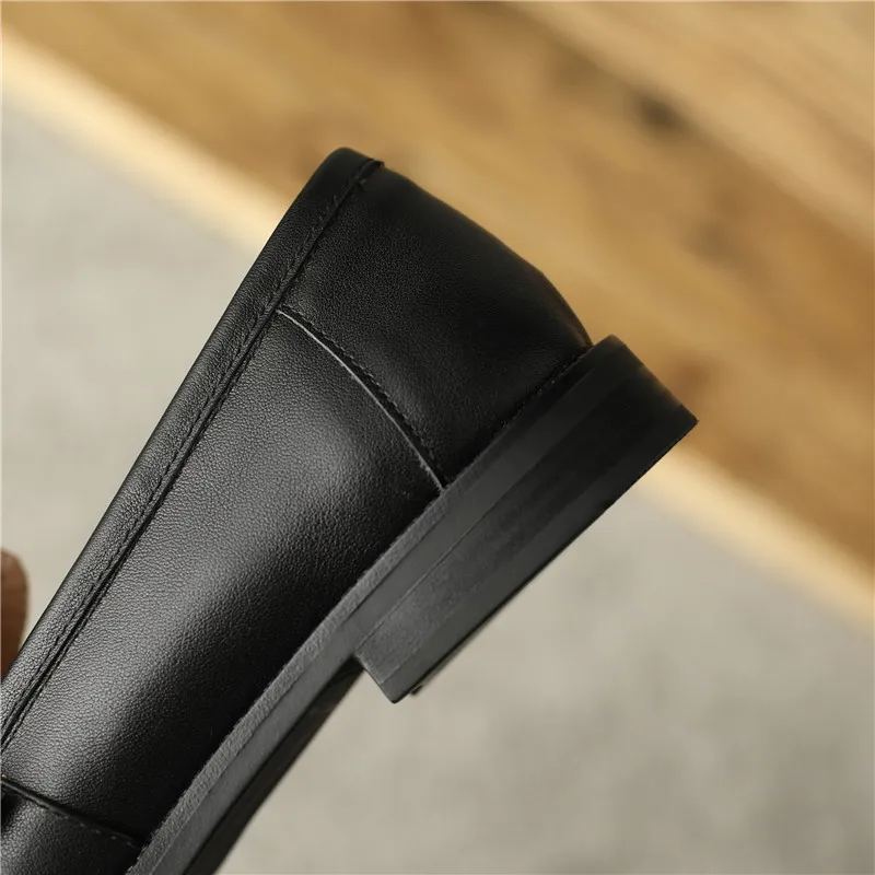 Retro classic leather pumps with buckle and low heels - Image 8