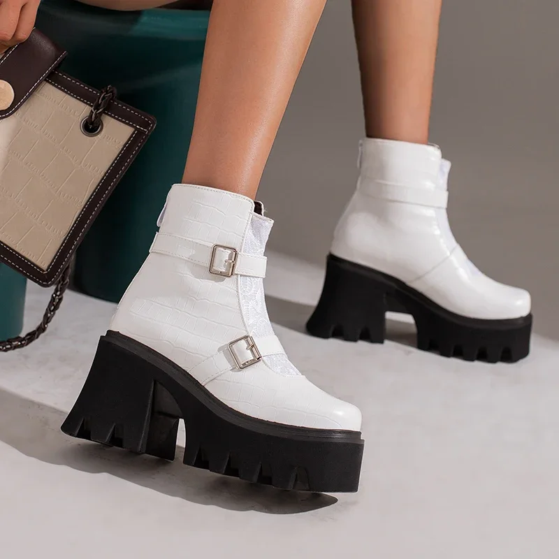 Plaid pattern microfiber ankle boots with back zip and buckle - Image 4