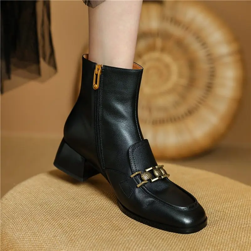 Genuine leather ankle boots with zipper and mid heels - Image 2