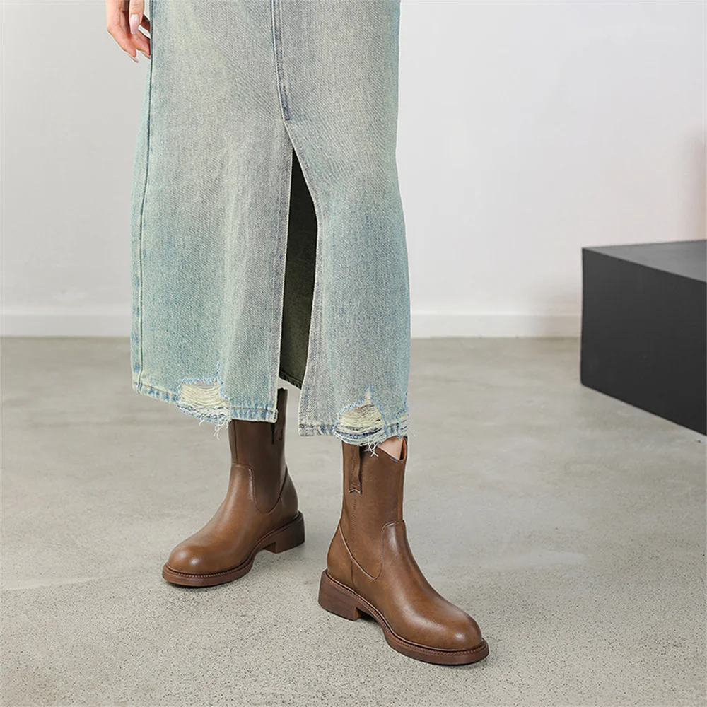 Genuine leather ankle boots with low heels - Image 7