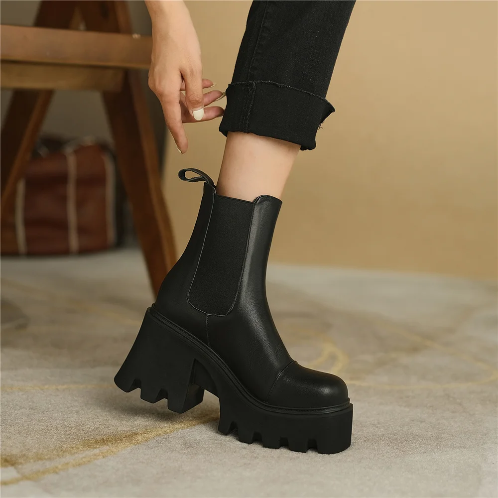 Thick high heel ankle boots in genuine leather - Image 12