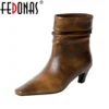 Classic pointy toe chelsea boots in cow leather