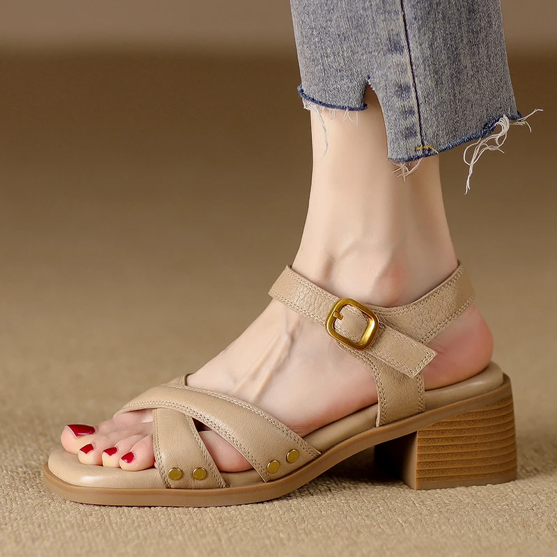 Classic one buckle leather sandals with thick heels - Image 7