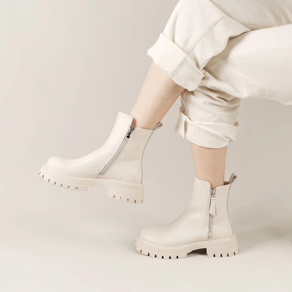 Casual ankle boots with side zipper and block heels - Image 4