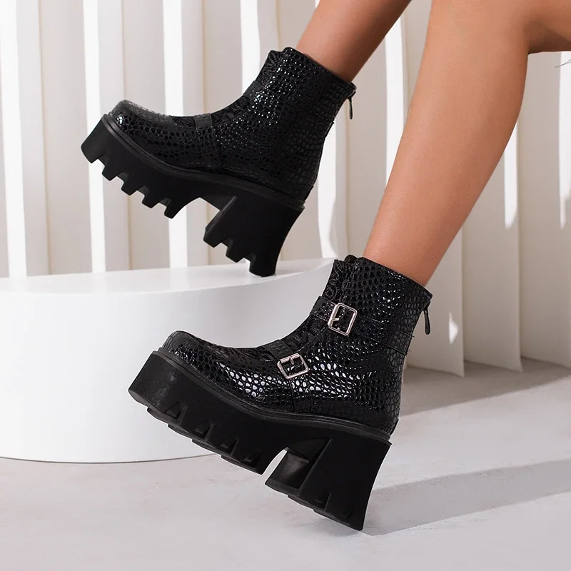 Plaid pattern microfiber ankle boots with back zip and buckle - Image 5