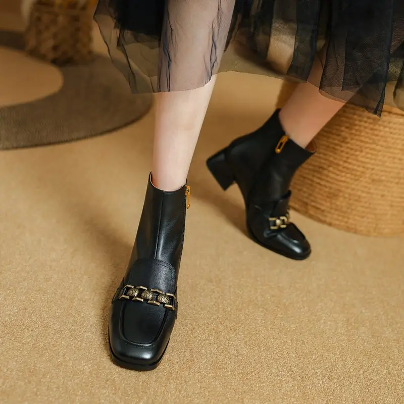 Genuine leather ankle boots with zipper and mid heels - Image 4