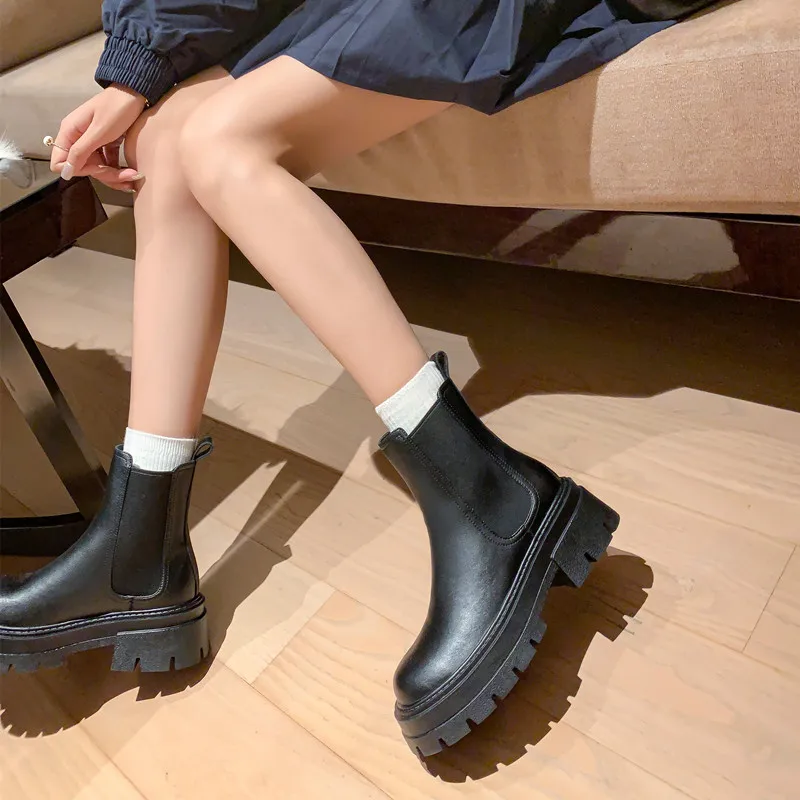 Leather ankle boots with thick high heels - Image 6