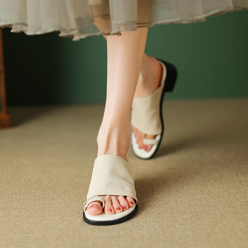 Vintage chunky leather sandals with thick heels - Image 4