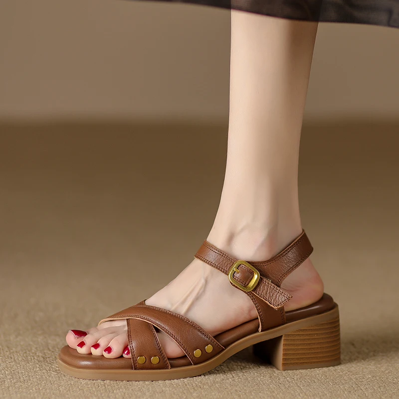 Classic one buckle leather sandals with thick heels - Image 4