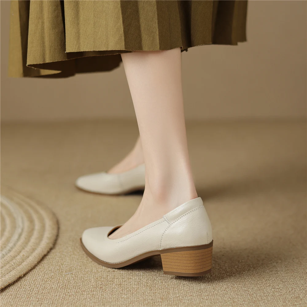 Vintage thick heels pointed toe leather pumps - Image 4