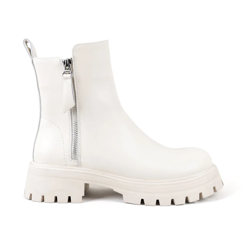 Casual ankle boots with side zipper and block heels - Image 10