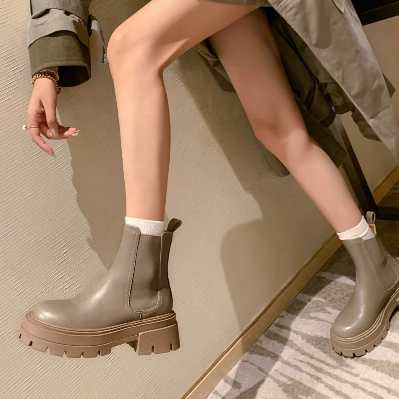 Leather ankle boots with thick high heels - Image 8