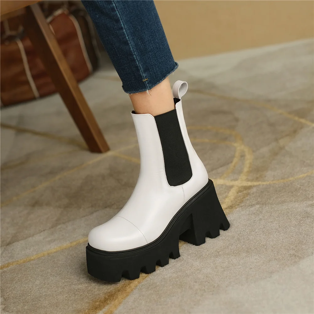 Thick high heel ankle boots in genuine leather - Image 4