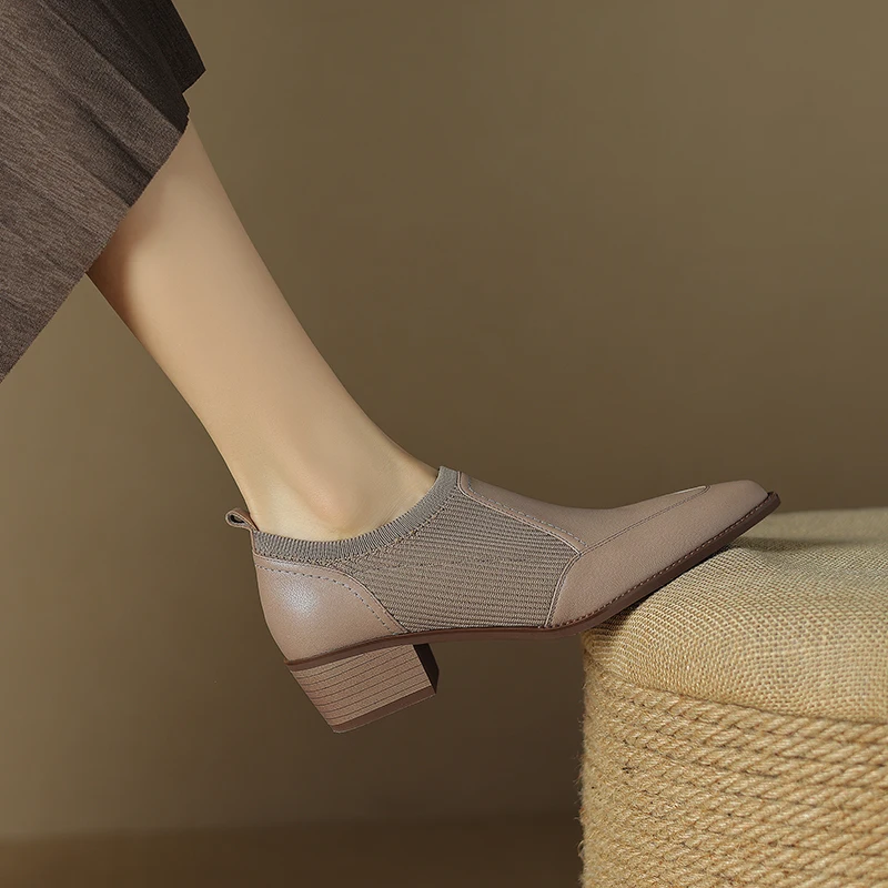 Sheepskin leather pointed toe slip-on pumps with square med heels - Image 9