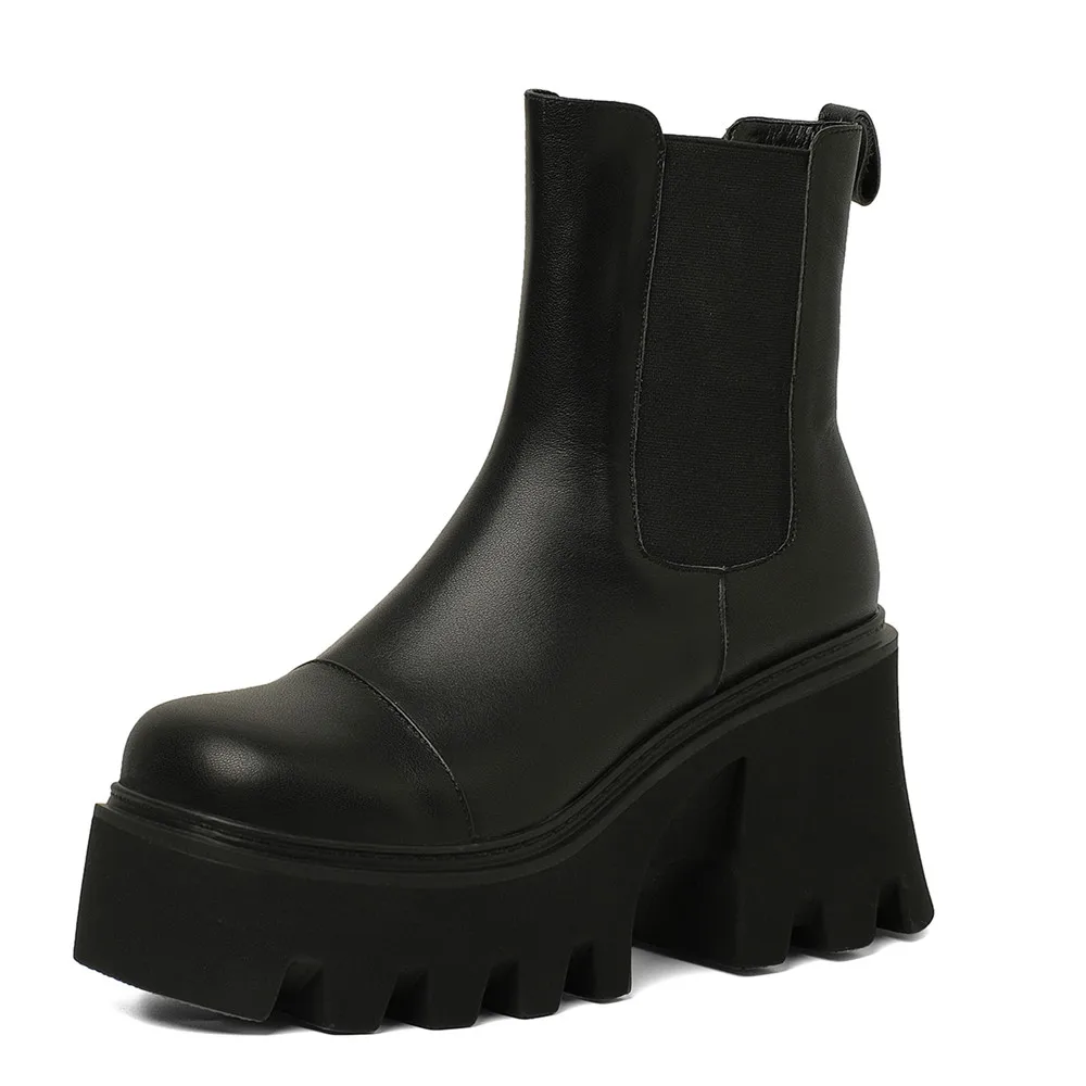 Thick high heel ankle boots in genuine leather - Image 2