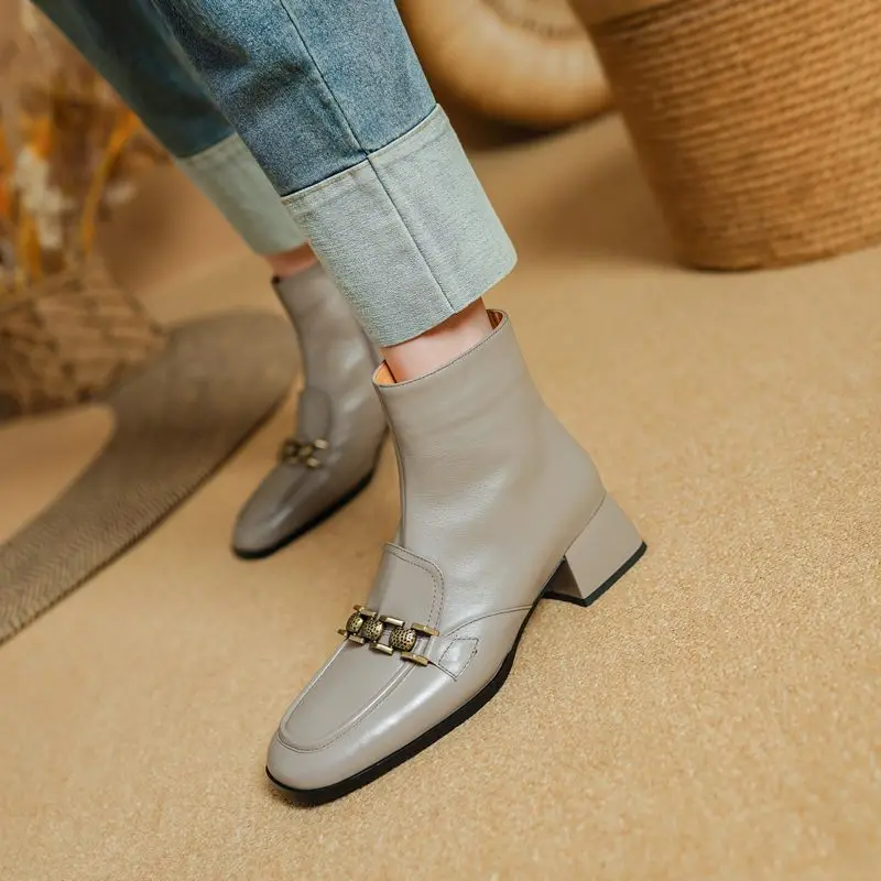 Genuine leather ankle boots with zipper and mid heels - Image 5