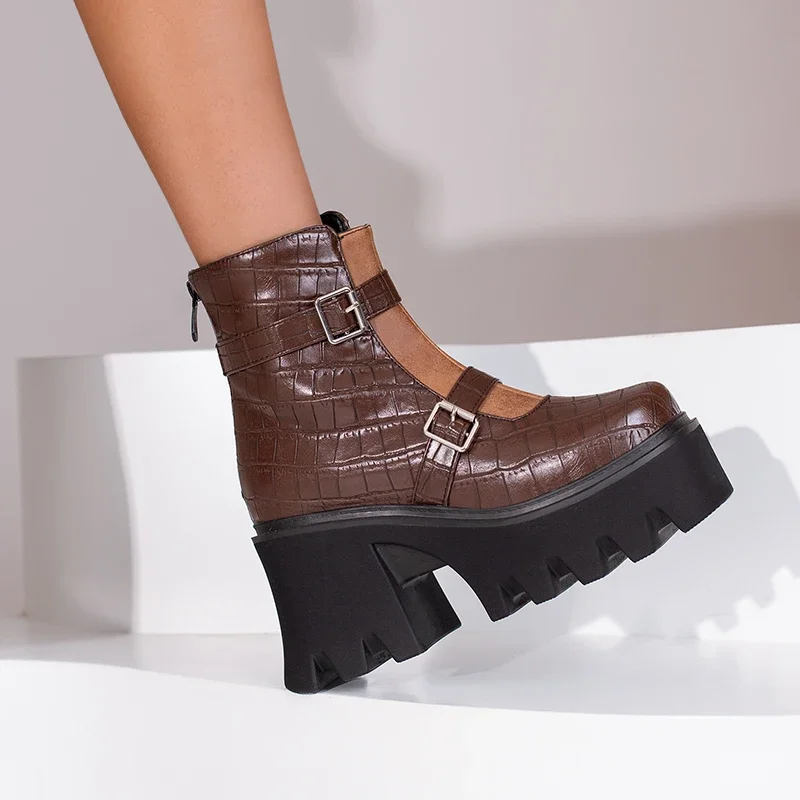 Plaid pattern microfiber ankle boots with back zip and buckle - Image 3