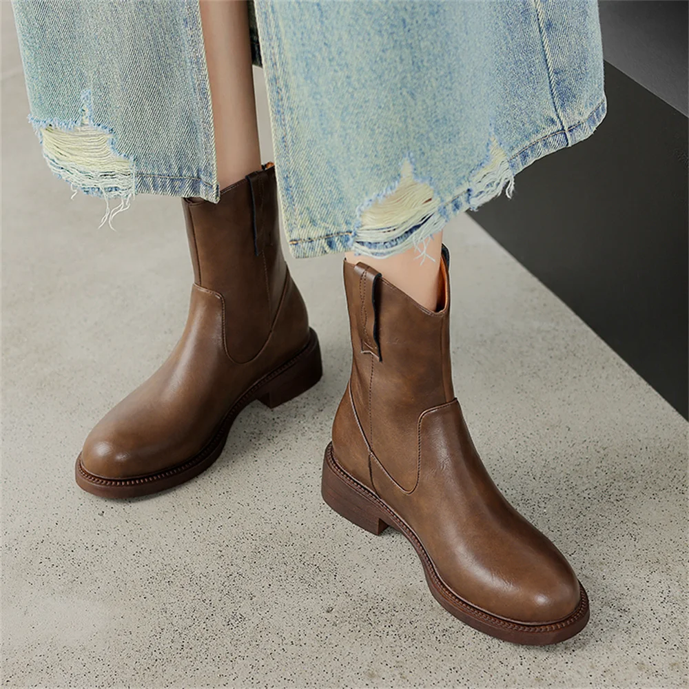 Genuine leather ankle boots with low heels - Image 3