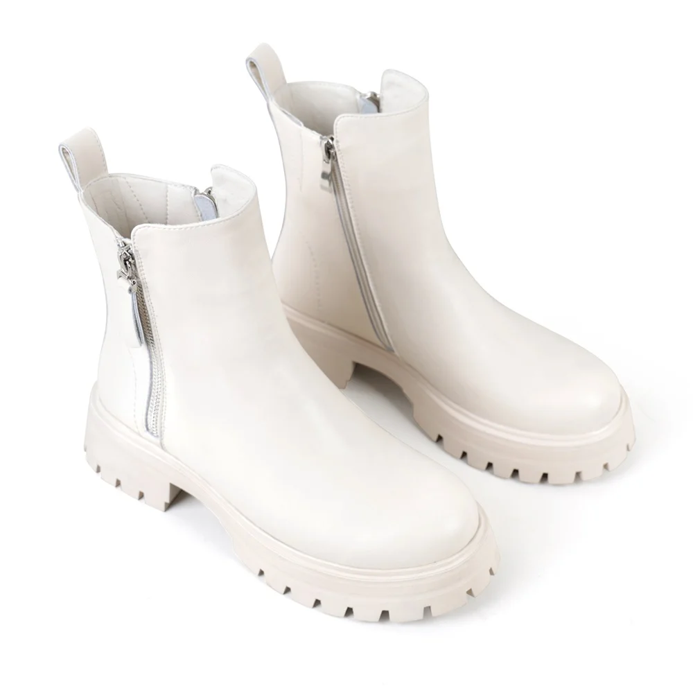 Casual ankle boots with side zipper and block heels - Image 7