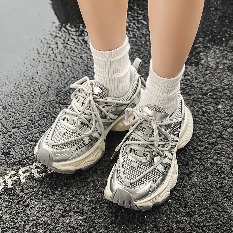 Casual lace up platform sneakers with patchwork design - Image 4