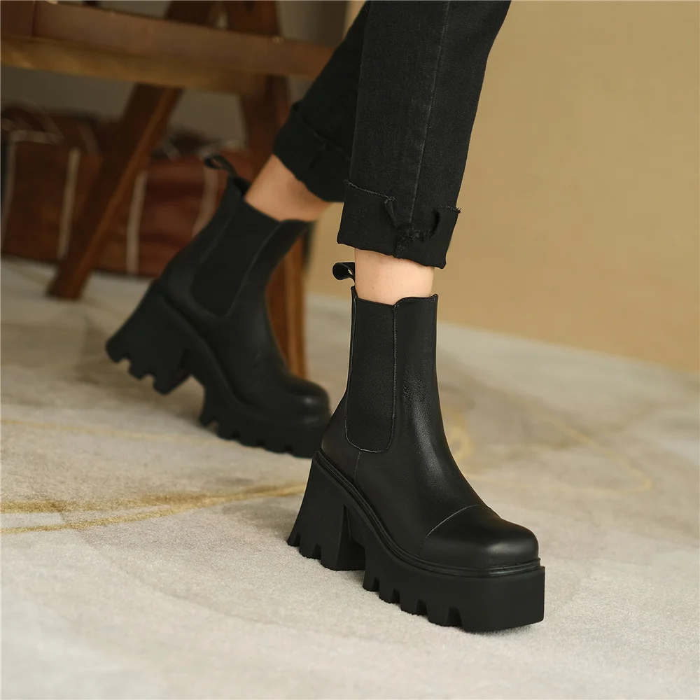 Thick high heel ankle boots in genuine leather - Image 11