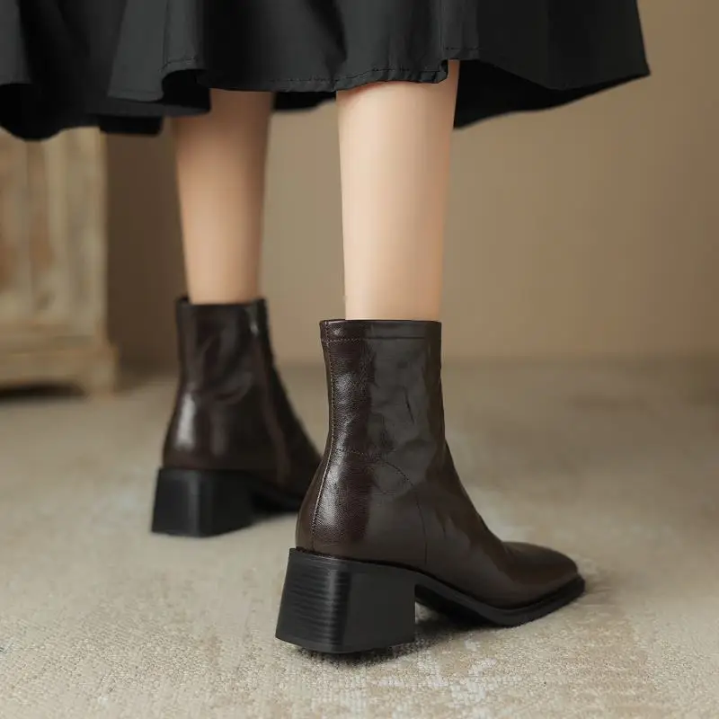 Genuine leather ankle boots with zipper and wool lining - Image 3