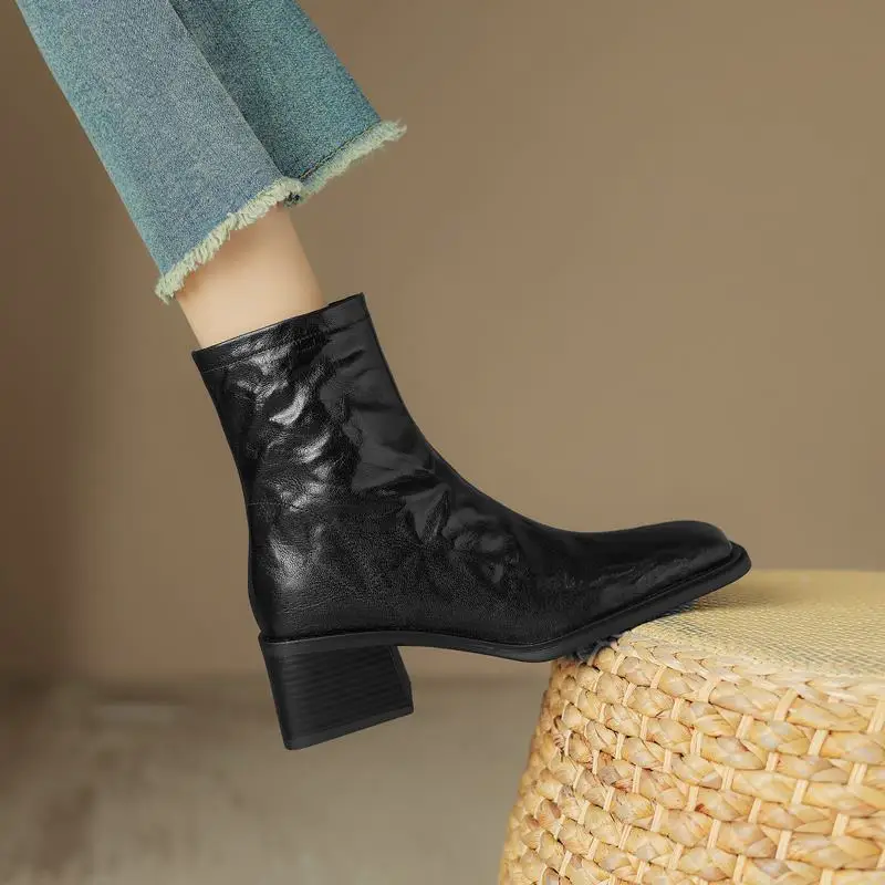 Genuine leather ankle boots with zipper and wool lining - Image 5