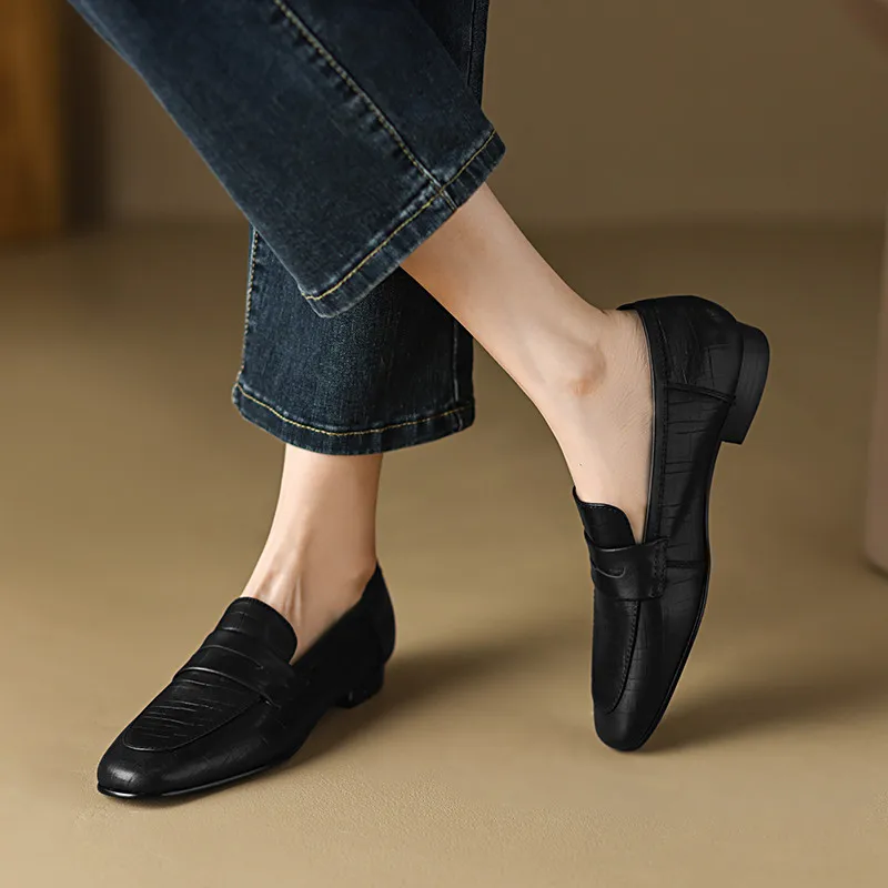 Retro style low heel genuine leather pumps for women - Image 6