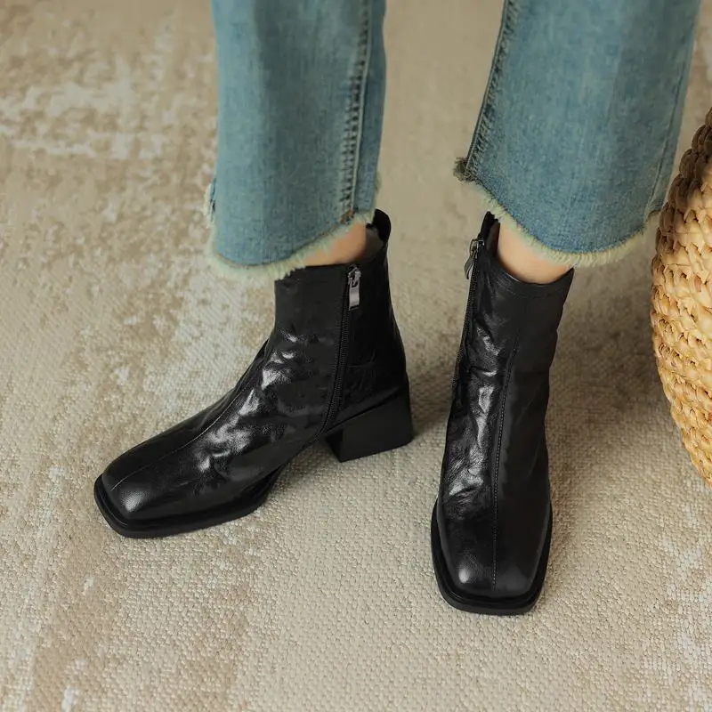 Genuine leather ankle boots with zipper and wool lining - Image 4