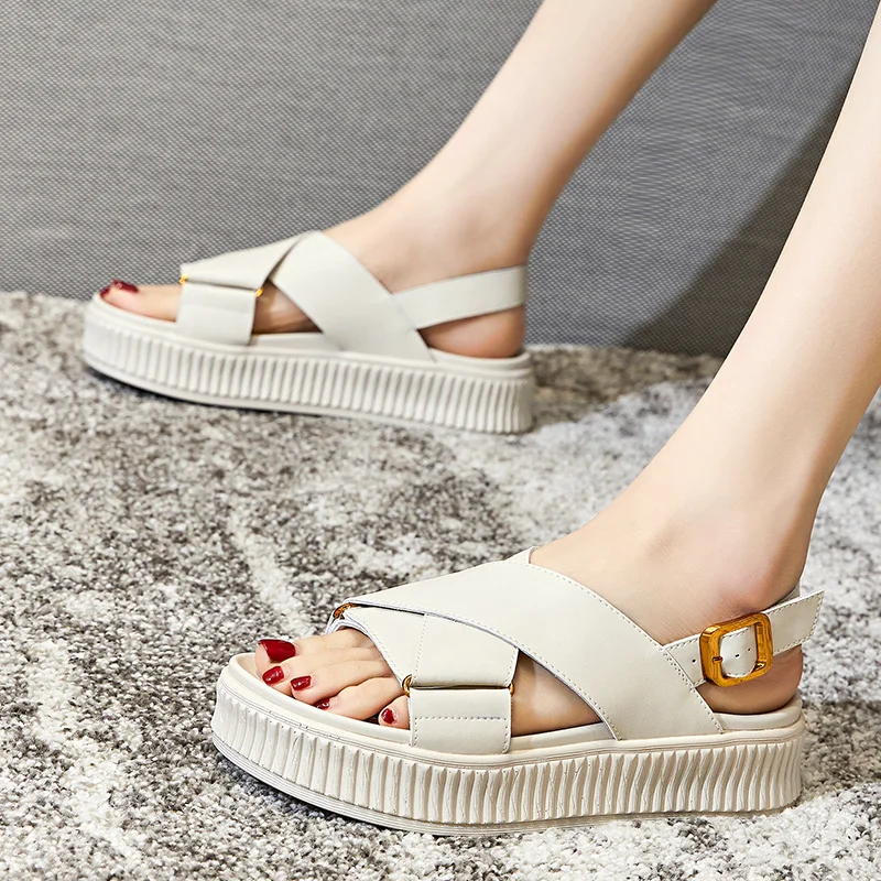 Retro flat heels platform sandals with back strap - Image 7