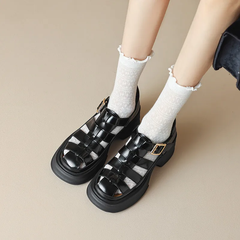 White platform sandals - Image 4