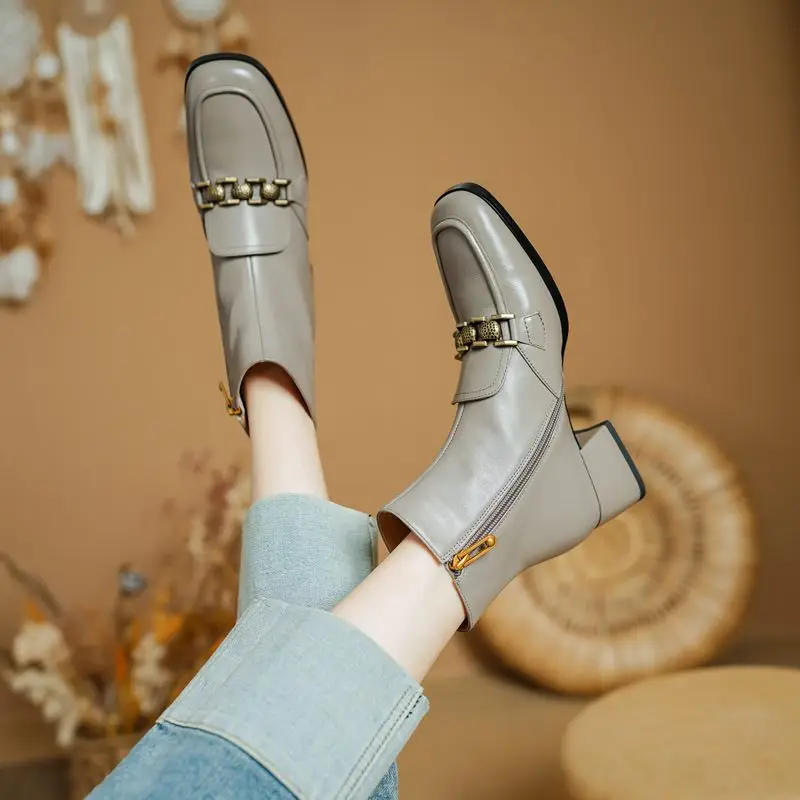 Genuine leather ankle boots with zipper and mid heels - Image 6