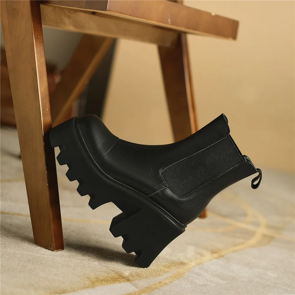 Thick high heel ankle boots in genuine leather - Image 7