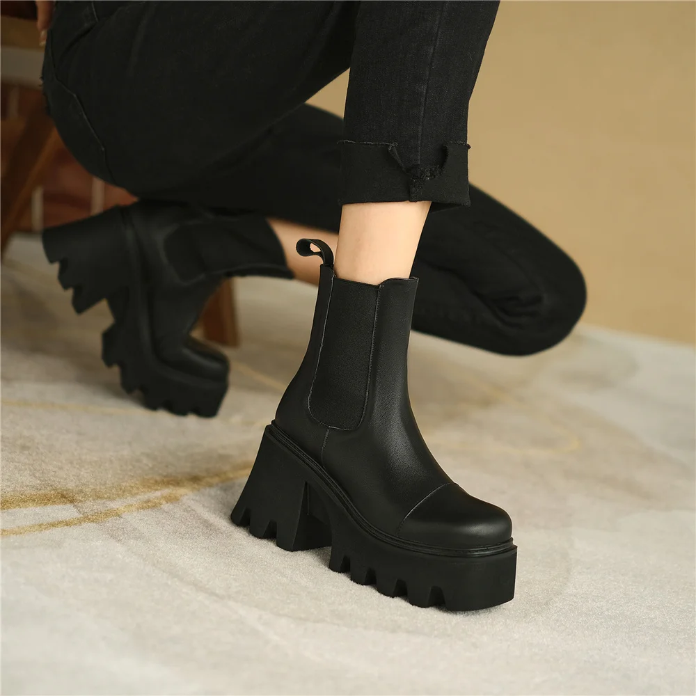 Thick high heel ankle boots in genuine leather - Image 6